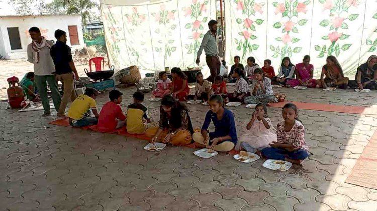 माँ बड़ी देवी प्रांगण में विशाल कन्याभोज संपन्न